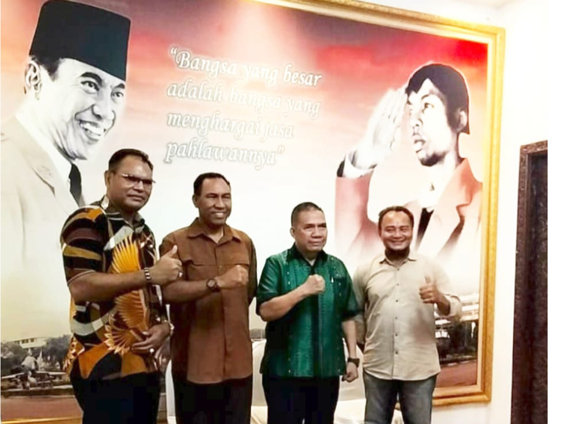 Jan Pieter ketiga dari kiri