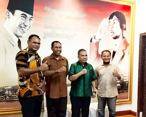 Dari kiri ke kanan: Amos Cadu Hina, SH, Kolonel (TNI AU) Gerardus Maliti, Mayjend TNI (Purn) Jan Pieter Ate, Liku Lero (Ketua IKB Sumba Barat)